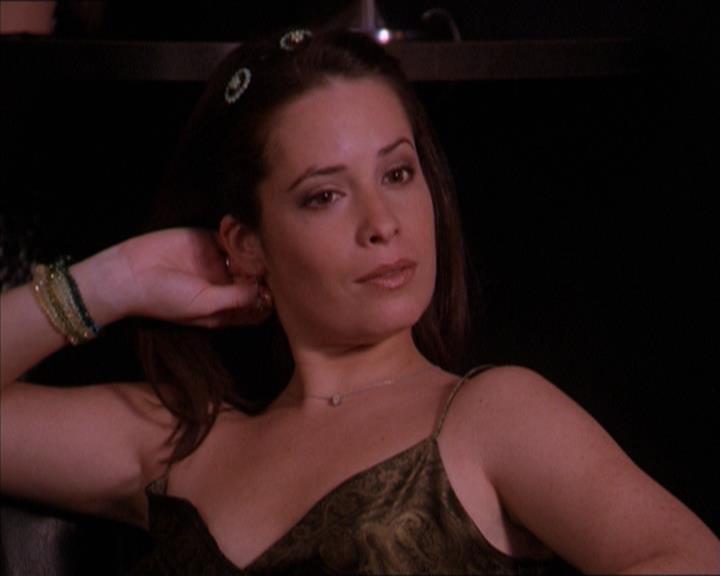 Charmed-Online-dot-215GiveMeASign2313.jpg