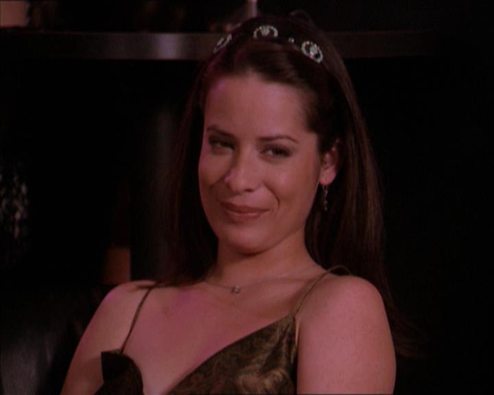 Charmed-Online-dot-215GiveMeASign2352.jpg