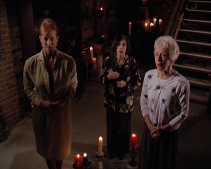 Charmed-Online-dot-217HowtoMakeAQuiltoutofAmericans0065.jpg