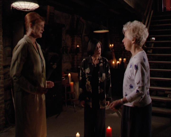 Charmed-Online-dot-217HowtoMakeAQuiltoutofAmericans0089.jpg