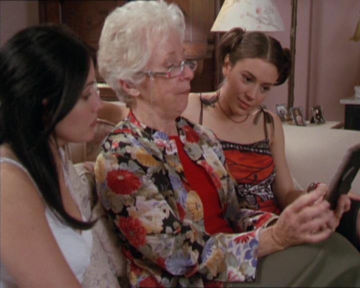 Charmed-Online-dot-217HowtoMakeAQuiltoutofAmericans0312.jpg