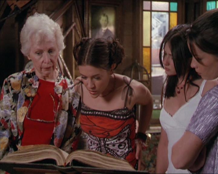 Charmed-Online-dot-217HowtoMakeAQuiltoutofAmericans0668.jpg