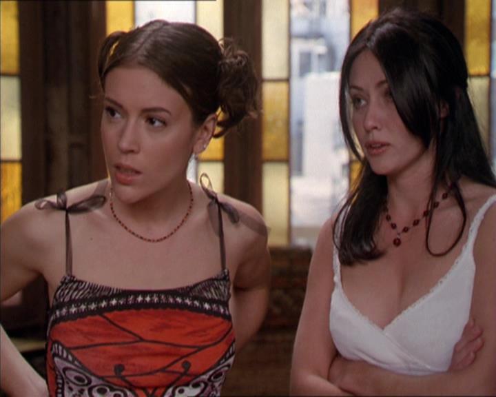 Charmed-Online-dot-217HowtoMakeAQuiltoutofAmericans0705.jpg