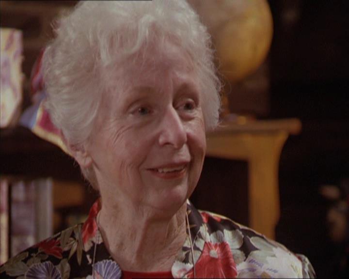 Charmed-Online-dot-217HowtoMakeAQuiltoutofAmericans0721.jpg