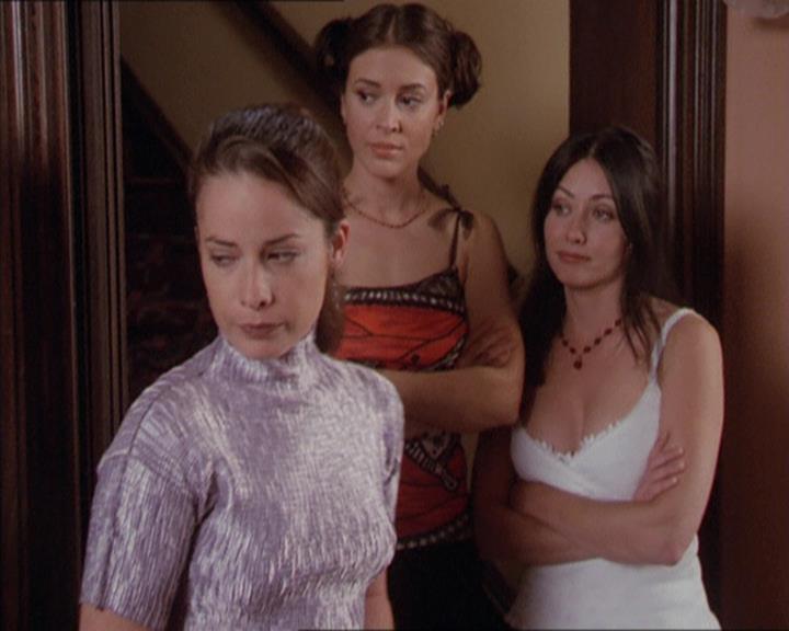 Charmed-Online-dot-217HowtoMakeAQuiltoutofAmericans0818.jpg