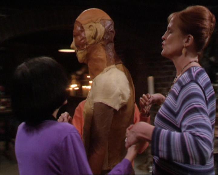 Charmed-Online-dot-217HowtoMakeAQuiltoutofAmericans0825.jpg
