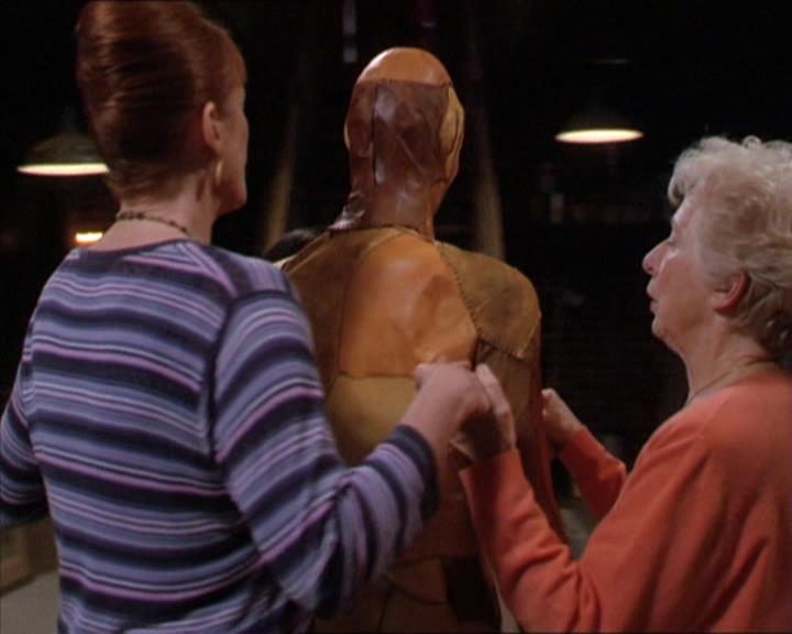 Charmed-Online-dot-217HowtoMakeAQuiltoutofAmericans0828.jpg
