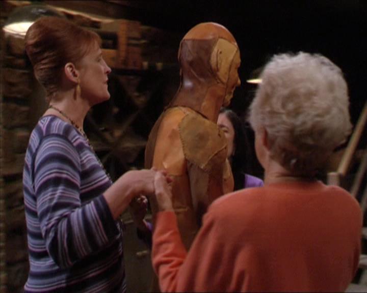 Charmed-Online-dot-217HowtoMakeAQuiltoutofAmericans0829.jpg