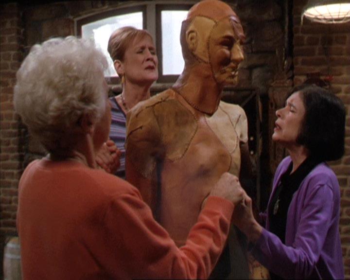 Charmed-Online-dot-217HowtoMakeAQuiltoutofAmericans0831.jpg