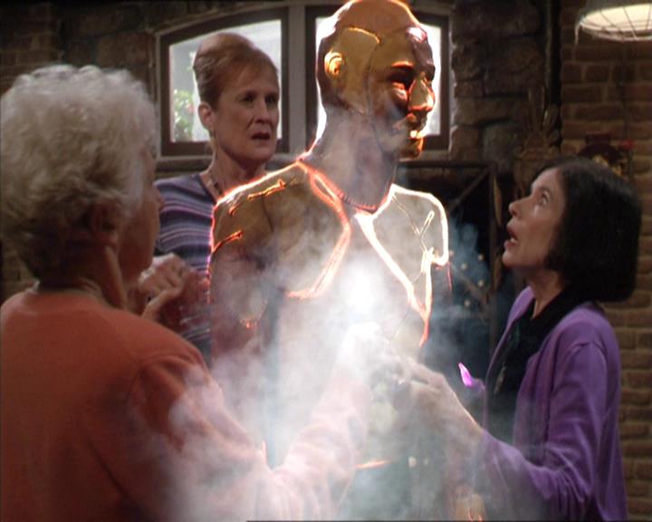 Charmed-Online-dot-217HowtoMakeAQuiltoutofAmericans0838.jpg