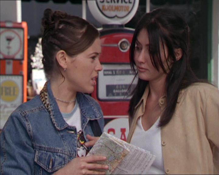 Charmed-Online-dot-217HowtoMakeAQuiltoutofAmericans0907.jpg
