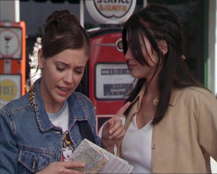Charmed-Online-dot-217HowtoMakeAQuiltoutofAmericans0909.jpg