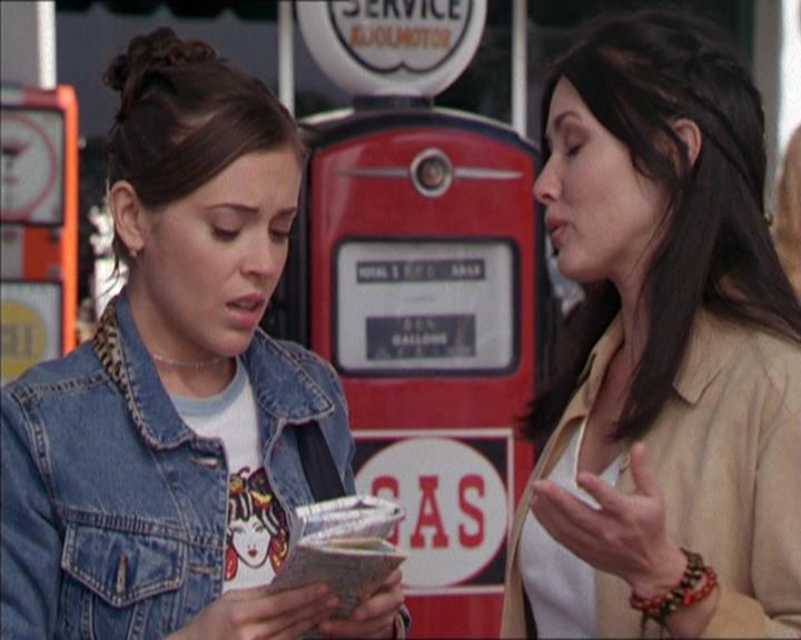 Charmed-Online-dot-217HowtoMakeAQuiltoutofAmericans0913.jpg