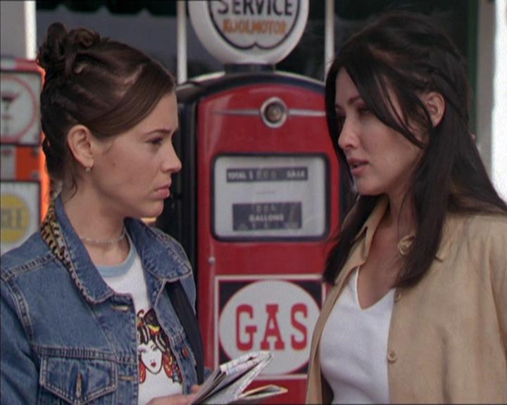 Charmed-Online-dot-217HowtoMakeAQuiltoutofAmericans0919.jpg