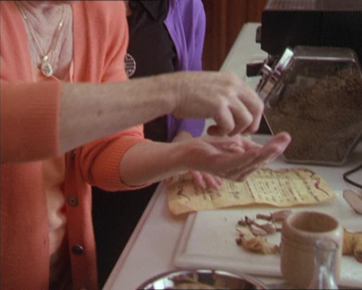 Charmed-Online-dot-217HowtoMakeAQuiltoutofAmericans1017.jpg