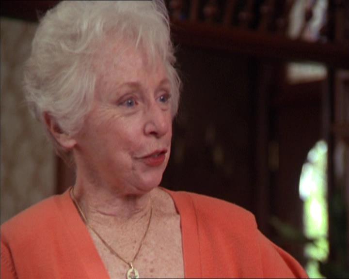 Charmed-Online-dot-217HowtoMakeAQuiltoutofAmericans1105.jpg