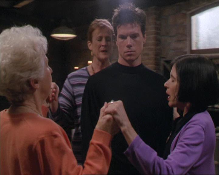Charmed-Online-dot-217HowtoMakeAQuiltoutofAmericans1185.jpg