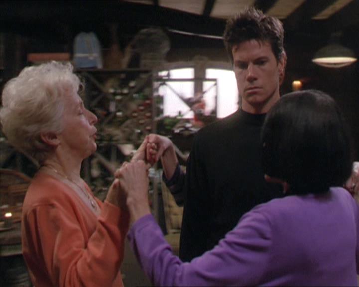 Charmed-Online-dot-217HowtoMakeAQuiltoutofAmericans1186.jpg