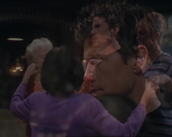 Charmed-Online-dot-217HowtoMakeAQuiltoutofAmericans1200.jpg
