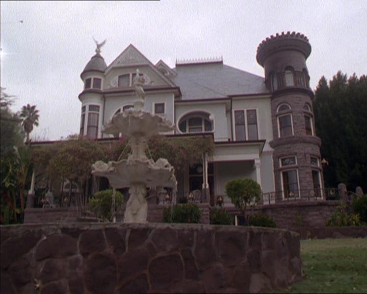 Charmed-Online-dot-217HowtoMakeAQuiltoutofAmericans1213.jpg