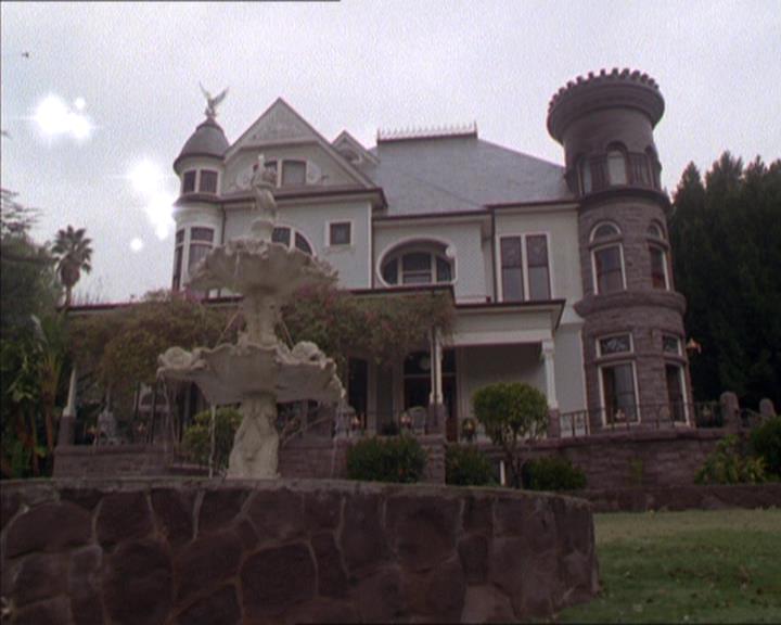 Charmed-Online-dot-217HowtoMakeAQuiltoutofAmericans1214.jpg