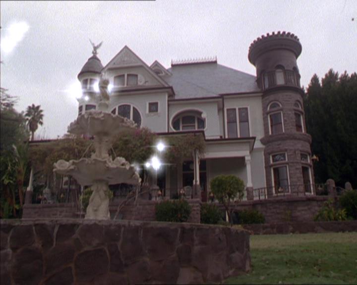 Charmed-Online-dot-217HowtoMakeAQuiltoutofAmericans1215.jpg