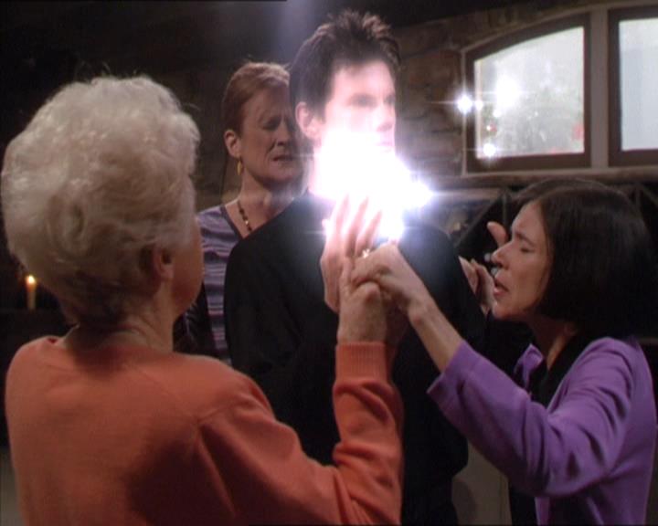 Charmed-Online-dot-217HowtoMakeAQuiltoutofAmericans1219.jpg