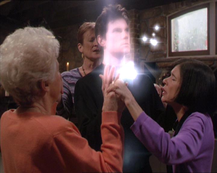 Charmed-Online-dot-217HowtoMakeAQuiltoutofAmericans1220.jpg