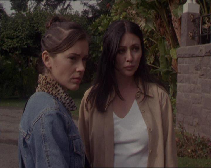 Charmed-Online-dot-217HowtoMakeAQuiltoutofAmericans1806.jpg