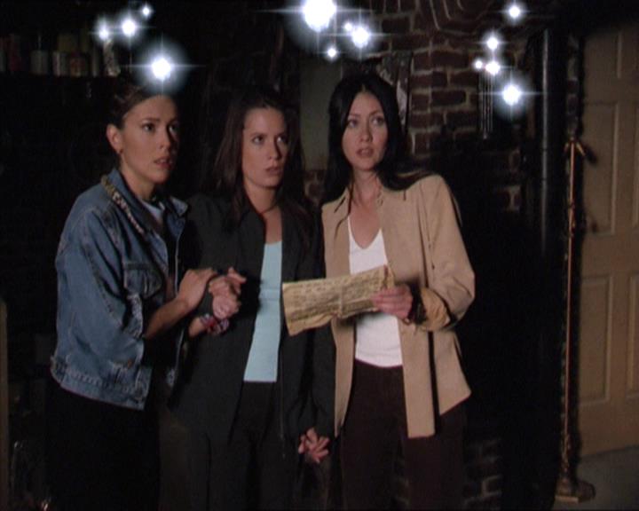 Charmed-Online-dot-217HowtoMakeAQuiltoutofAmericans2005.jpg