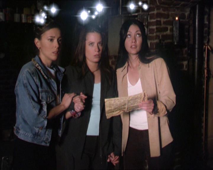 Charmed-Online-dot-217HowtoMakeAQuiltoutofAmericans2006.jpg