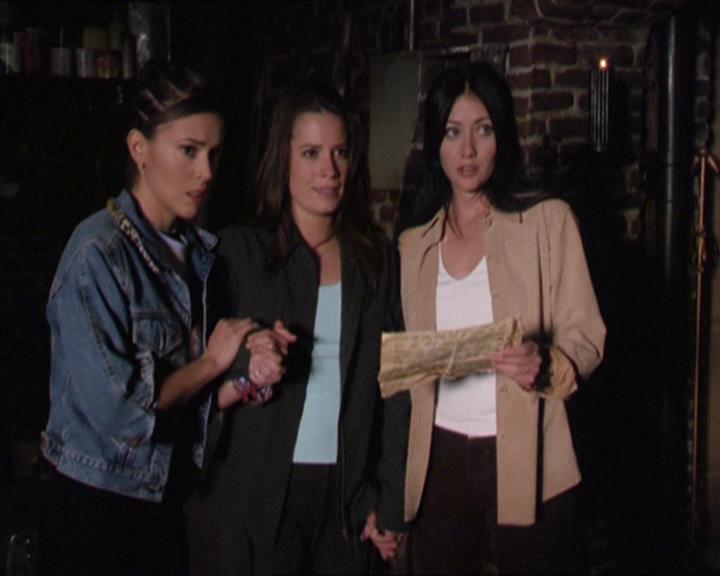 Charmed-Online-dot-217HowtoMakeAQuiltoutofAmericans2009.jpg