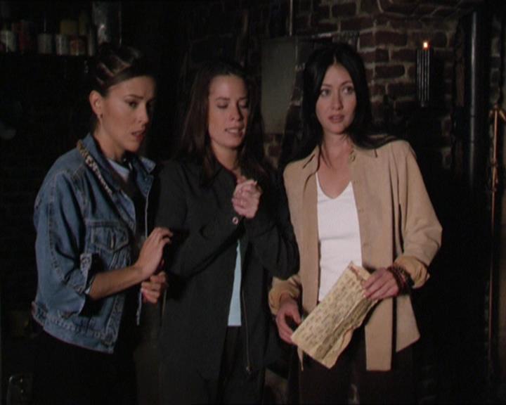 Charmed-Online-dot-217HowtoMakeAQuiltoutofAmericans2011.jpg