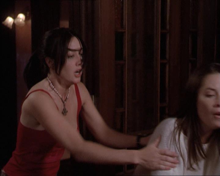Charmed-Online-dot-218ChickFlick1645.jpg