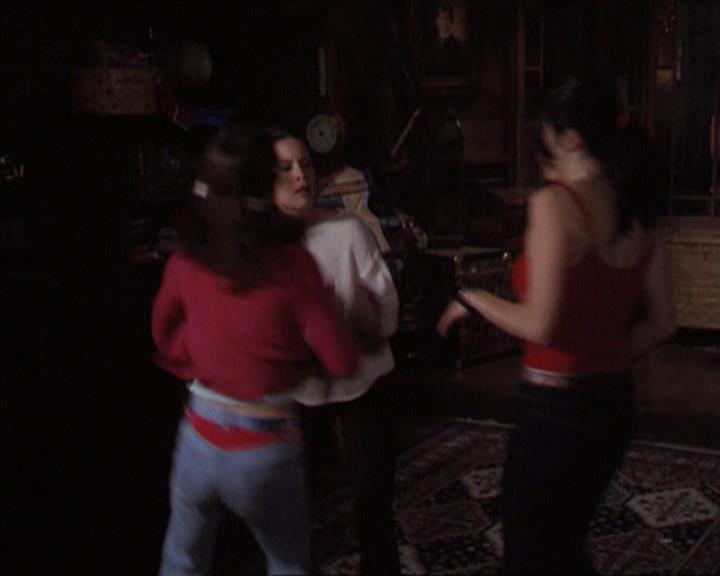 Charmed-Online-dot-218ChickFlick1669.jpg