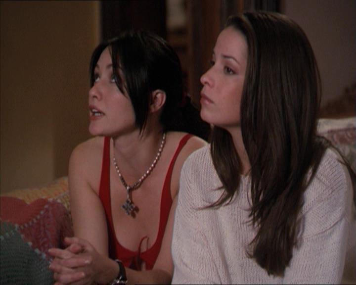 Charmed-Online-dot-218ChickFlick1832.jpg