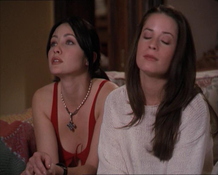Charmed-Online-dot-218ChickFlick1851.jpg