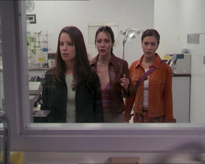Charmed-Online-dot-220AstralMonkeys0966.jpg