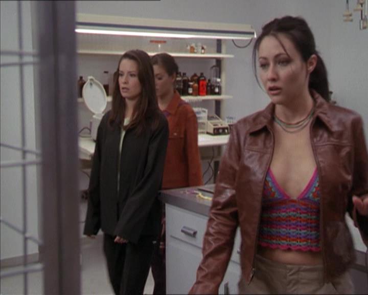Charmed-Online-dot-220AstralMonkeys0979.jpg
