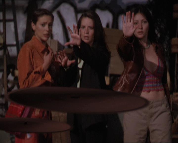 Charmed-Online-dot-220AstralMonkeys2105.jpg