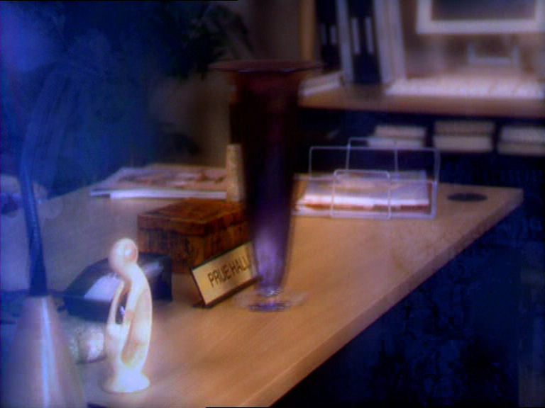 charmed-online_dot_net_OpeningCreditsS2-00013.png