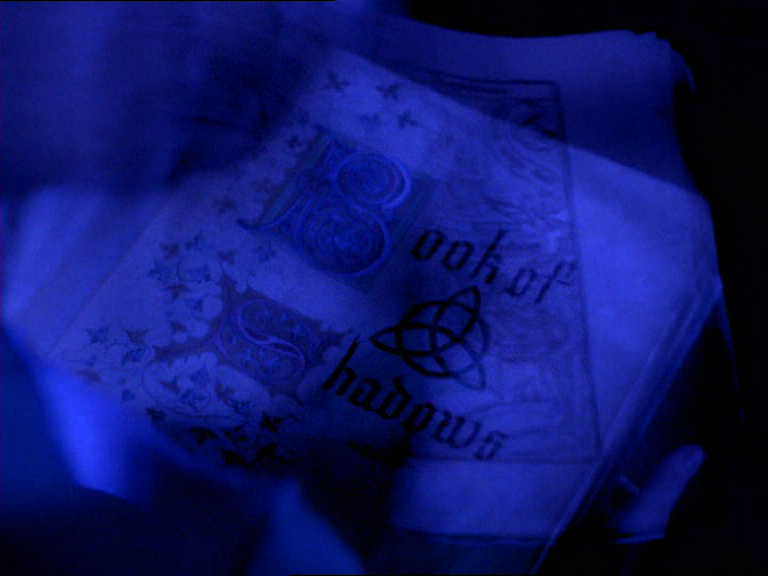 charmed-online_dot_net_OpeningCreditsS2-00042.png