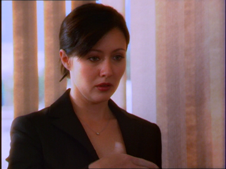 charmed-online_dot_net_OpeningCreditsS2-00013.png