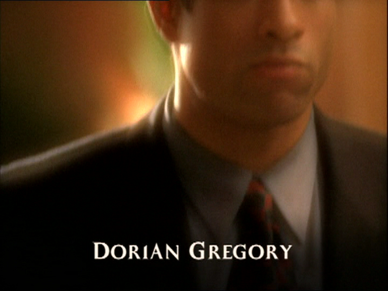 charmed-online_dot_net_OpeningCreditsS2-00045.png