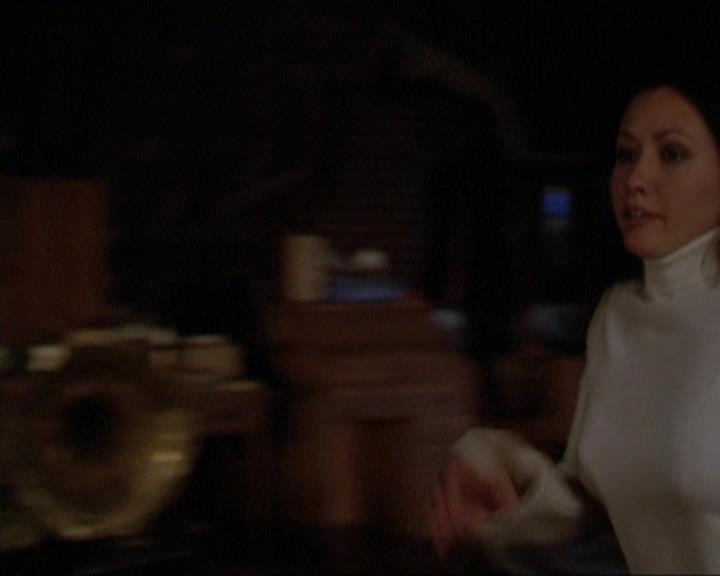 Charmed-Online_dot_net-3x01TheHoneymoonsOver0042.jpg