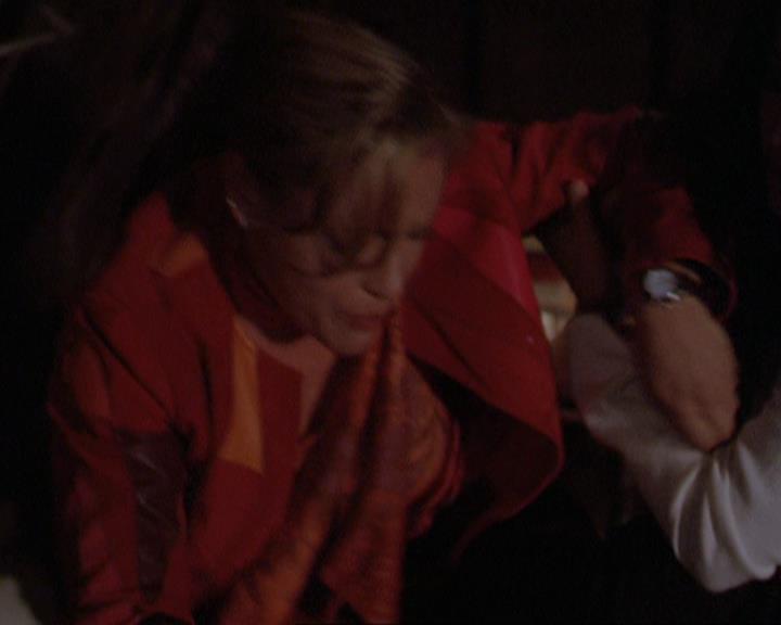 Charmed-Online_dot_net-3x01TheHoneymoonsOver0046.jpg