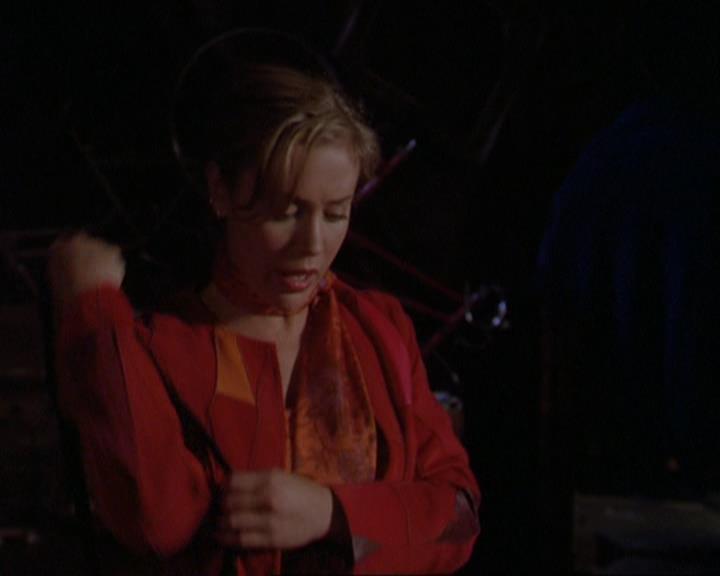 Charmed-Online_dot_net-3x01TheHoneymoonsOver0079.jpg