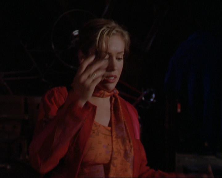 Charmed-Online_dot_net-3x01TheHoneymoonsOver0080.jpg