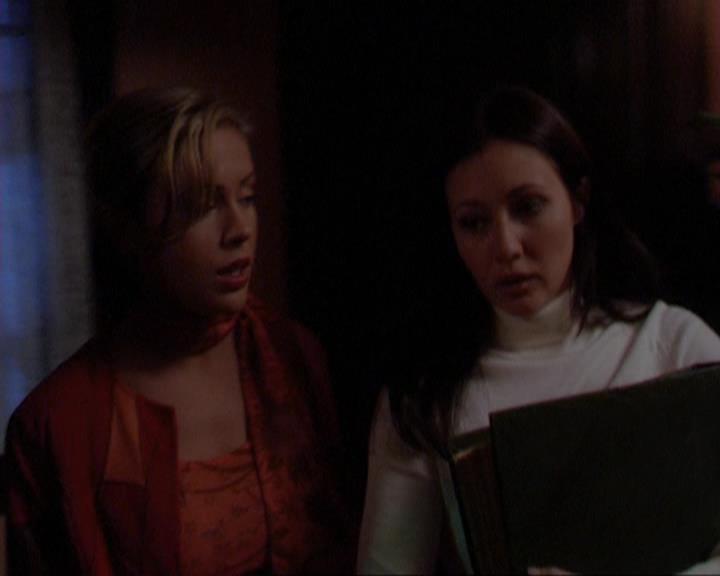 Charmed-Online_dot_net-3x01TheHoneymoonsOver0098.jpg