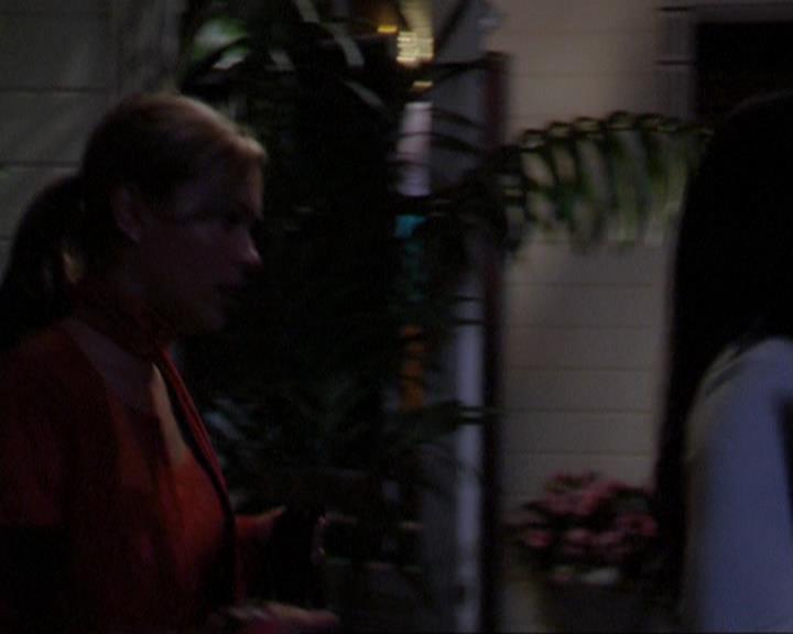 Charmed-Online_dot_net-3x01TheHoneymoonsOver0153.jpg
